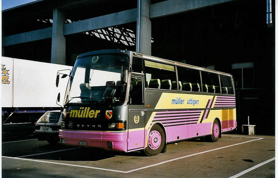 (050'136) - M�ller, Uttigen - BE 369'282 - Setra am 15. Oktober 2001 in Thun, Grabengut