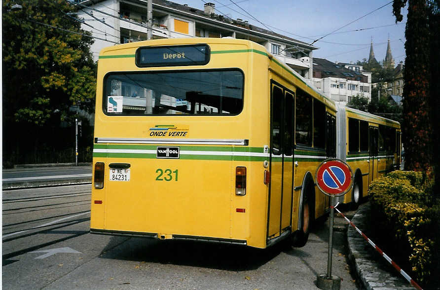 (050'320) - TN Neuch�tel - Nr. 231/NE 84'231 - Volvo/Van Hool am 17. Oktober 2001 in Neuch�tel, D�p�t
