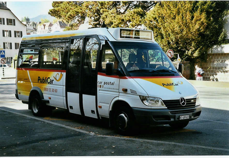 (050'434) - Burri, Moutier - BE 489'637 - Mercedes am 19. Oktober 2001 in Moutier, Place de March�