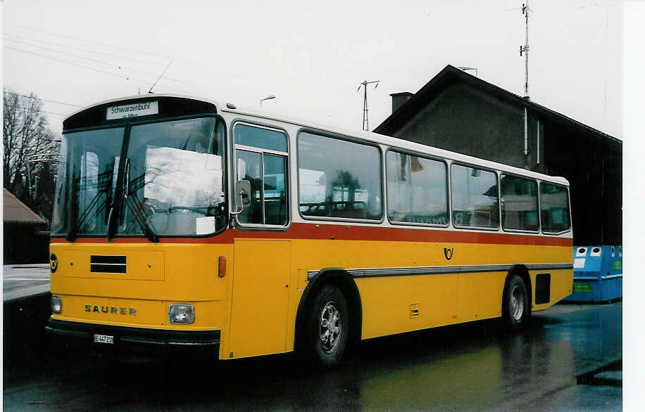 (051'721) - Engeloch, Riggisberg - Nr. 5/BE 447'210 - Saurer/T�scher (ex P 25'668) am 27. Januar 2002 beim Bahnhof Schwarzenburg