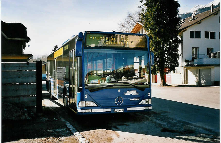 (051'726) - AFA Adelboden - Nr. 2/BE 25'802 - Mercedes am 2. Februar 2002 beim G�terbahnhof Frutigen