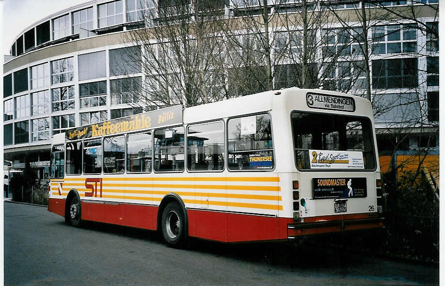 (052'131) - STI Thun - Nr. 26/BE 419'025 - Volvo/R&J (ex SAT Thun Nr. 26) am 20. Februar 2002 bei der Schiffl�ndte Thun
