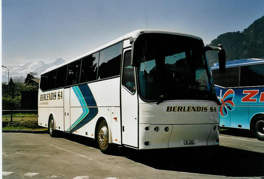 (052'624) - Berlendis, Lausanne - VD 1382 - Bova am 29. M�rz 2002 beim Bahnhof Interlaken West