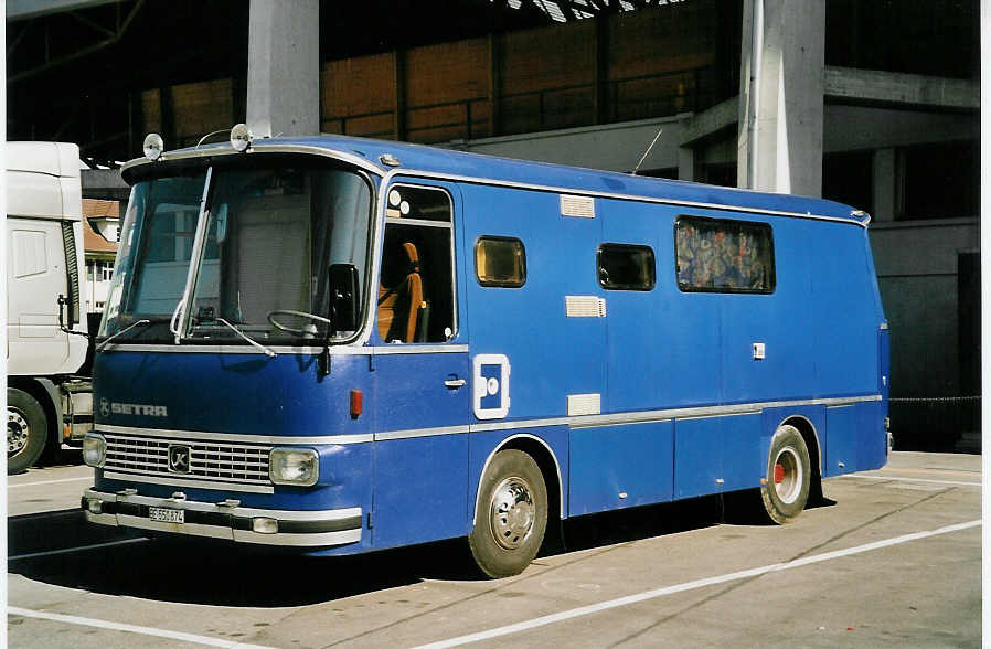 (052'702) - Steiner, Thun - BE 550'874 - Setra am 31. M�rz 2002 in Thun, Grabengut