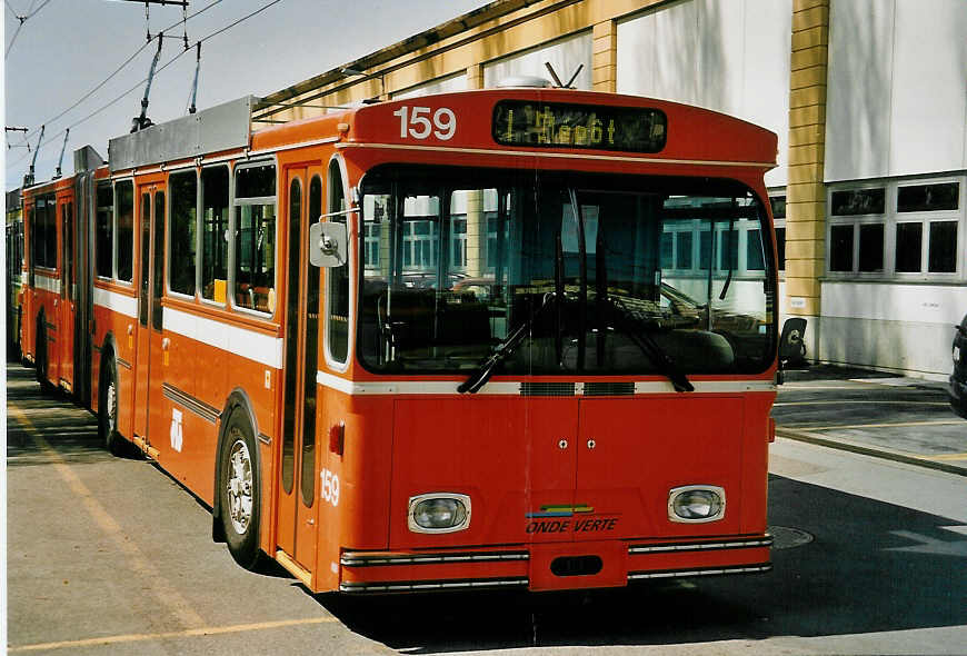 (052'717) - TN Neuch�tel - Nr. 159 - FBW/Hess Gelenktrolleybus (ex Nr. 59) am 6. April 2002 in Neuch�tel, D�p�t
