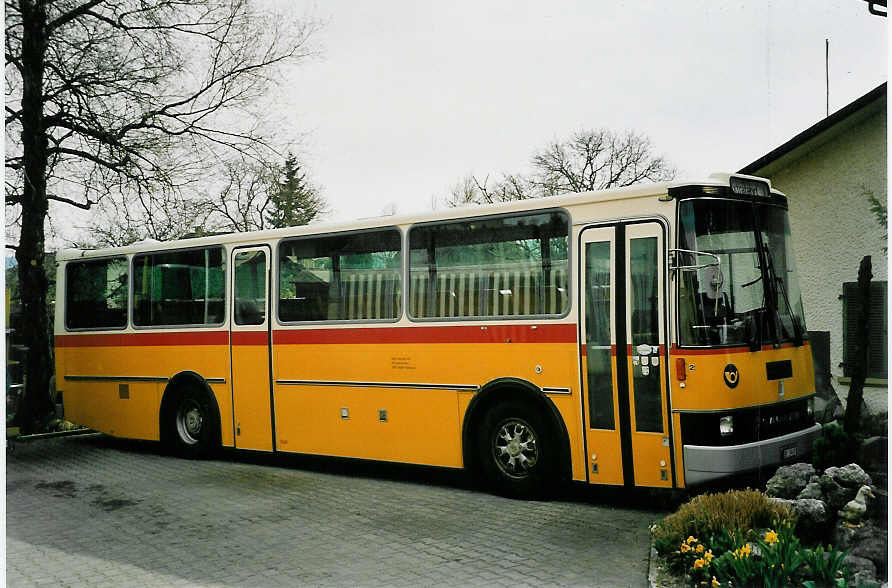 (052'815) - Trachsel, Hasle-R�egsau - Nr. 2/BE 19'497 - Saurer/R&J (ex Schmocker, Beatenberg) am 7. April 2002 in Hasle-R�egsau, Garage