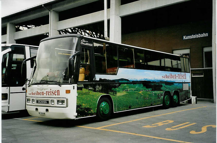 (054'315) - Scheiben, Emmenmatt - BE 15'437 - Scania/Auw�rter am 5. Juli 2002 in Thun, Grabengut