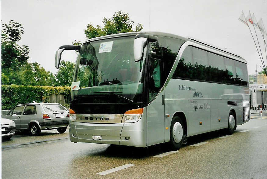 (054'336) - ZVB Zug - Nr. 42/ZG 3392 - Setra am 13. Juli 2002 in Neuch�tel, Expo.02