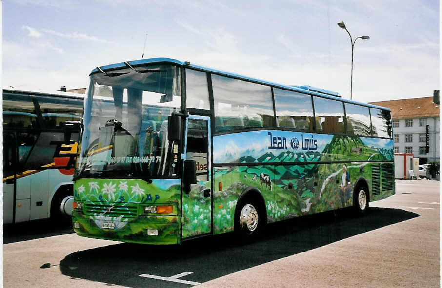 (055'302) - Jean-Louis, F�tigny - FR 300'464 - Volvo am 5. August 2002 in Biel, Terminal B