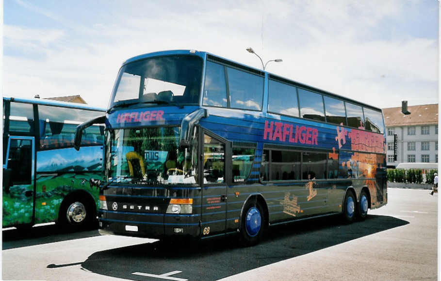 (055'305) - H�fliger, Sursee - Nr. 68/LU 15'536 - Setra am 5. August 2002 in Biel, Terminal B