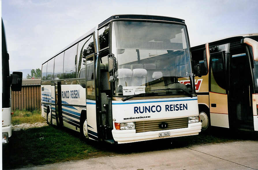 (055'519) - Runco, B�ren - BL 76'450 - Dr�gm�ller am 25. August 2002 in Yverdon, Expo.02