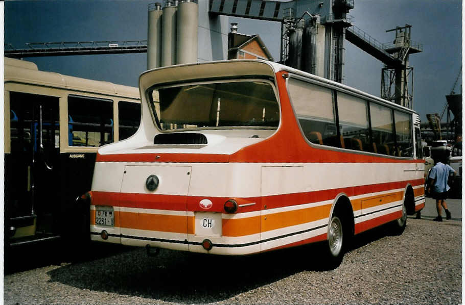 (055'711) - Henzen, S�vaz - FR 2281 U - Saurer/Eggli (ex Cuendet, Epalinges; ex AVJ Les Bioux) am 31. August 2002 in Niederbipp, Saurertreffen