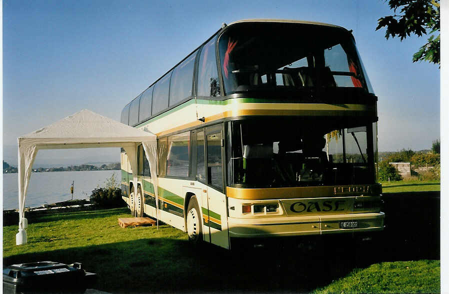 (056'314) - Oase, Grossh�chstetten - BE 259'001 - Neoplan am 30. September 2002 in Murten, Expo.02