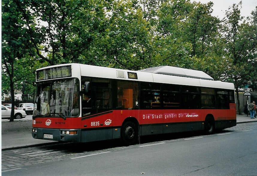 (056'620) - Wiener Linien - Nr. 8835/W 8835 LO - Gr�f/Steyr am 9. Oktober 2002 in Wien, Heiligenstadt