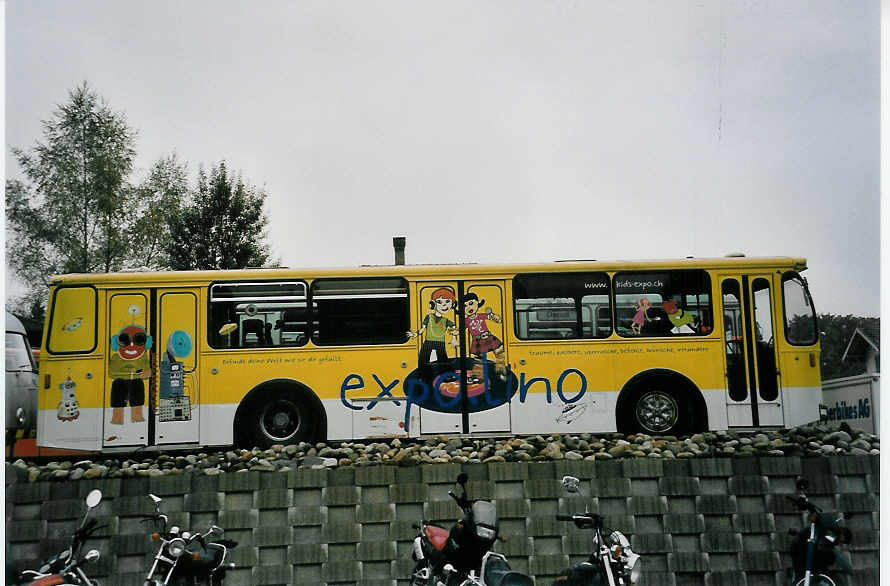 (056'912) - Expo.02, Biel - FBW/T�scher (ex ZVB Zug Nr. 20) am 12. Oktober 2002 in B�tzberg, Heiniger
