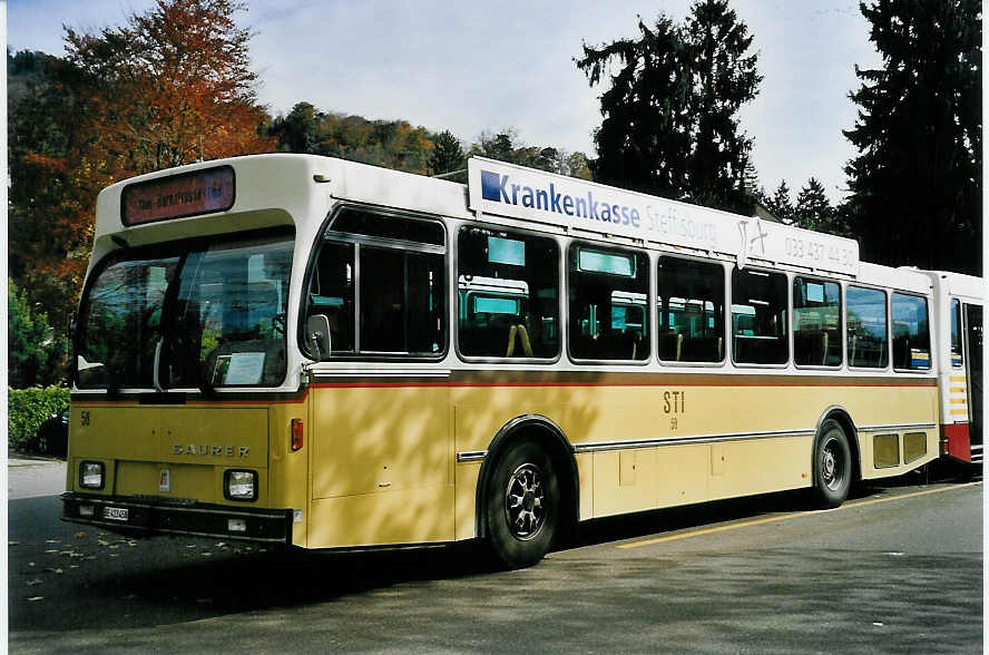 (057'107) - STI Thun - Nr. 58/BE 413'458 - Saurer/R&J am 24. Oktober 2002 bei der Schiffl�ndte Thun