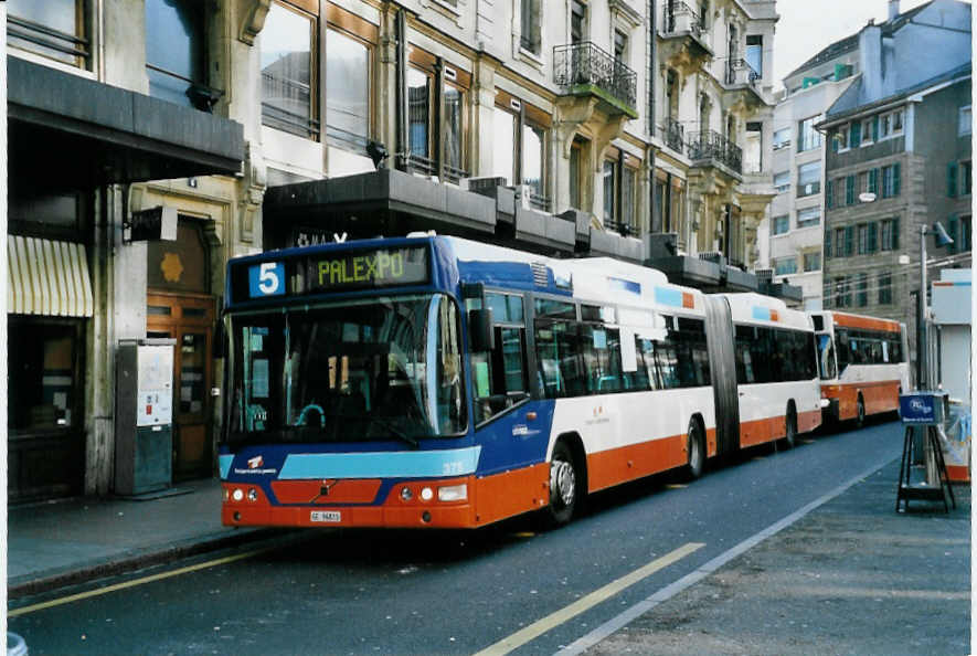(058'312) - TPG Gen�ve - Nr. 375/GE 96'831 - Volvo am 1. Januar 2003 in Gen�ve, Coutance