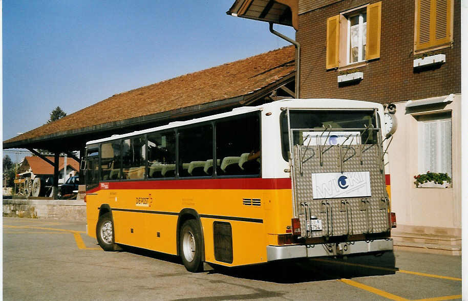 (061'330) - Schnider, Sch�pfheim - LU 15'754 - NAW/R&J am 13. Juli 2003 beim Bahnhof Sch�pfheim