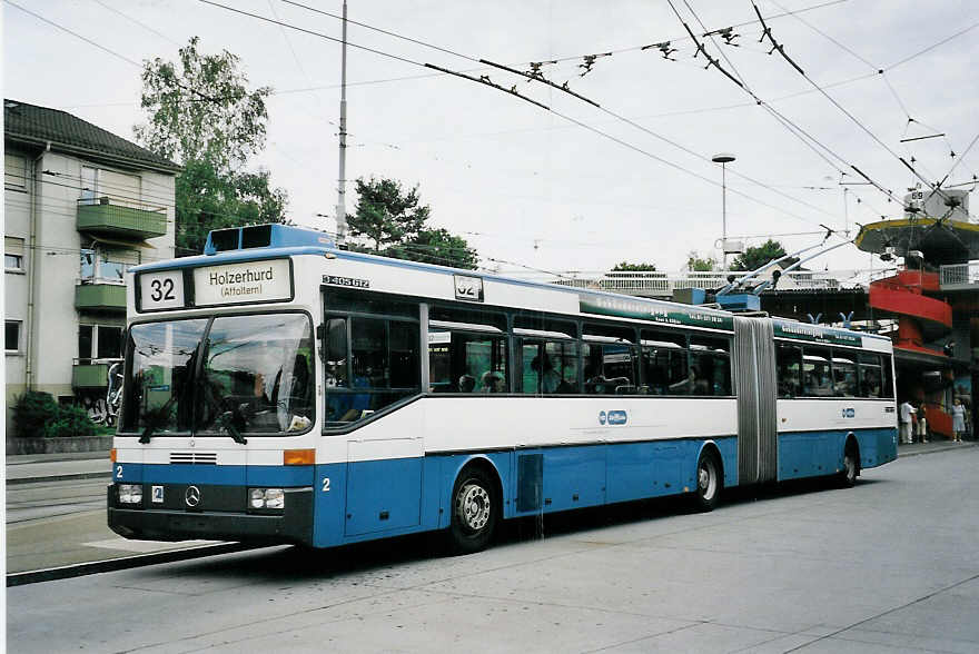 (062'127) - VBZ Z�rich - Nr. 2 - Mercedes Gelenktrolleybus am 29. Juli 2003 in Z�rich, Bucheggplatz
