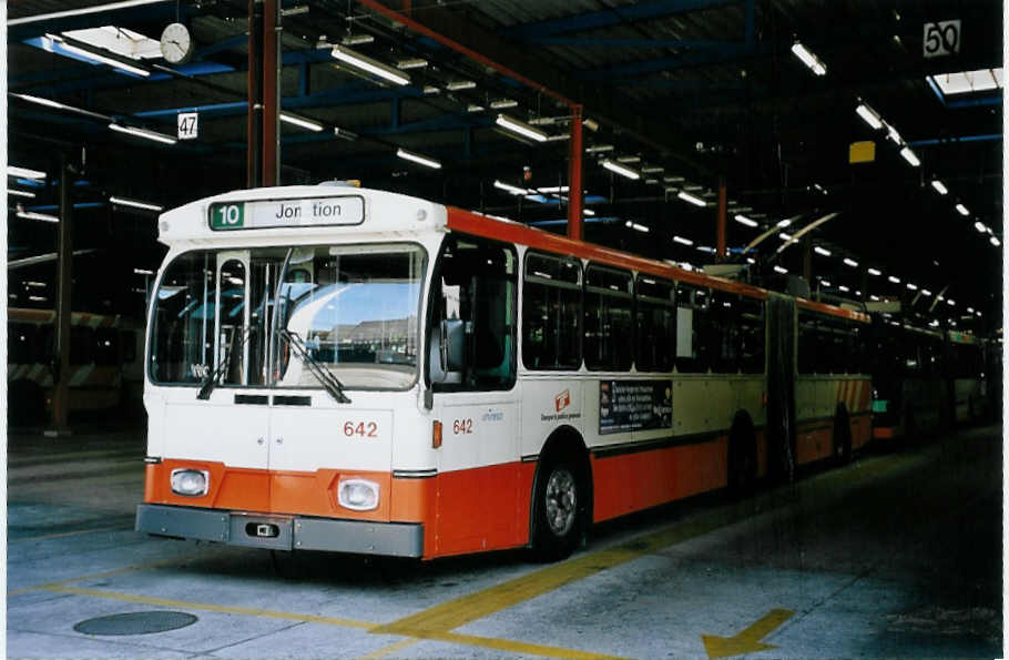 (062'407) - TPG Gen�ve - Nr. 642 - FBW/Hess Gelenktrolleybus am 4. August 2003 in Gen�ve, D�p�t