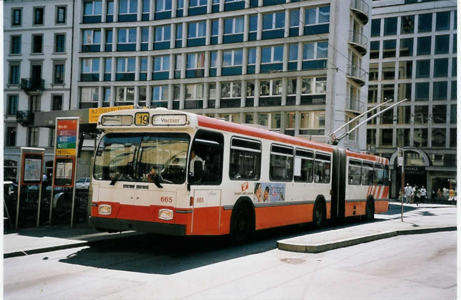 (062'520) - TPG Gen�ve - Nr. 665 - Saurer/Hess Gelenktrolleybus am 4. August 2003 in Gen�ve, Bel-Air