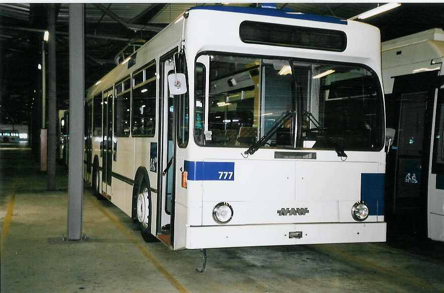 (062'609) - TL Lausanne - Nr. 777 - NAW/Lauber Trolleybus am 4. August 2003 in Lausanne, D�p�t Prelaz