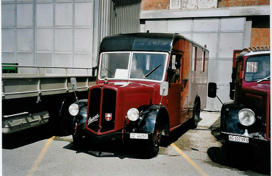 (063'111) - M�ller, Lauerz - SZ 44'050 - Berna/Hess (ex KTA Bern) am 30. August 2003 in Niederbipp, Saurertreffen