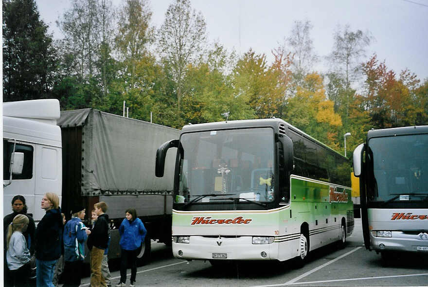 (064'105) - H�rzeler, Dietikon - Nr. 10/ZH 171'362 - Renault am 12. Oktober 2003 in Ittigen, Rastst�tte Grauholz