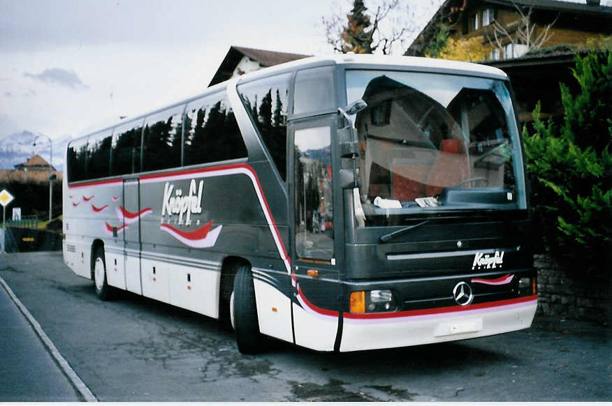 (064'424) - Kn�pfel, Dinhard - ZH 383'323 - Mercedes am 23. November 2003 in Einigen, Motel