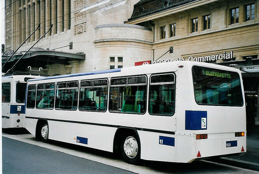 (064'610) - TL Lausanne - Nr. 920 - Lanz+Marti/Hess Personenanh�nger am 29. November 2003 beim Bahnhof Lausanne