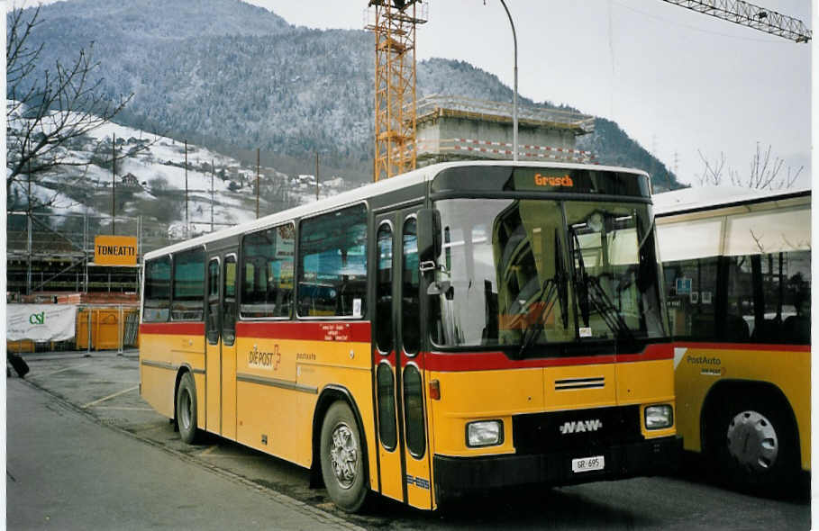 (065'101) - Luk, Gr�sch - GR 695 - NAW/Hess (ex D�nser, Trimmis) am 1. Januar 2004 beim Bahnhof Landquart