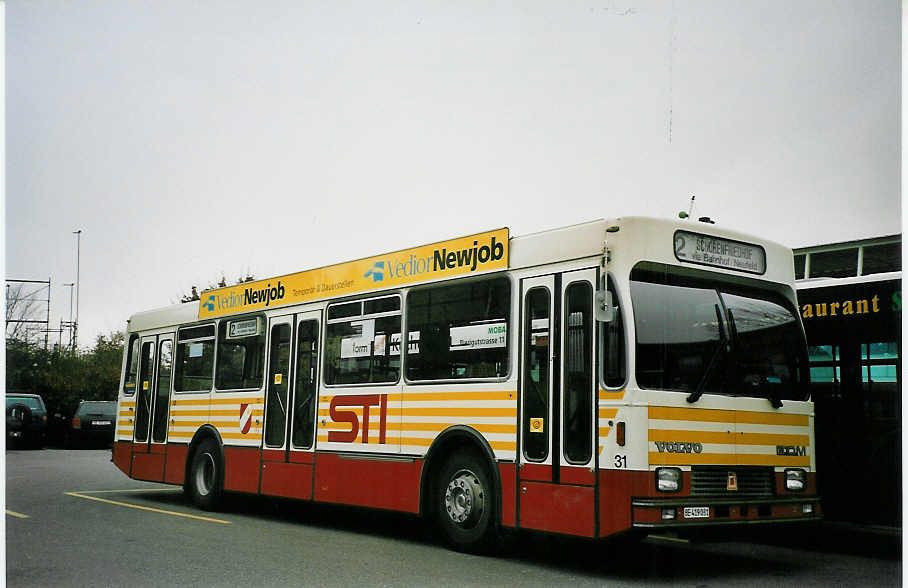 (065'222) - STI Thun - Nr. 31/BE 419'031 - Volvo/R&J (ex SAT Thun Nr. 31) am 26. Januar 2004 bei der Schiffl�ndte Thun