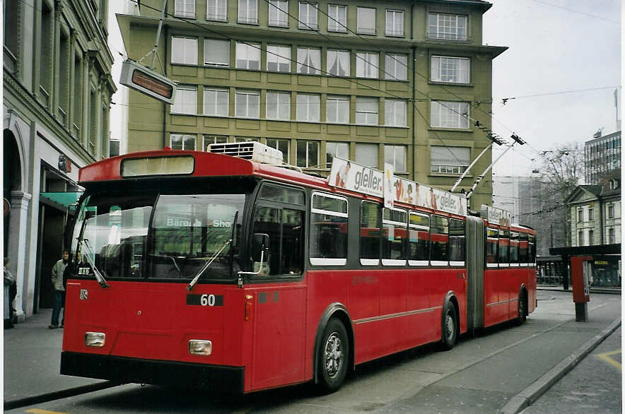 (065'913) - Bernmobil, Bern - Nr. 60 - FBW/Hess Gelenktrolleybus am 7. M�rz 2004 beim Bahnhof Bern