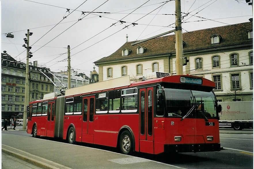 (065'934) - Bernmobil, Bern - Nr. 58 - FBW/Hess Gelenktrolleybus am 8. M�rz 2004 beim Bahnhof Bern