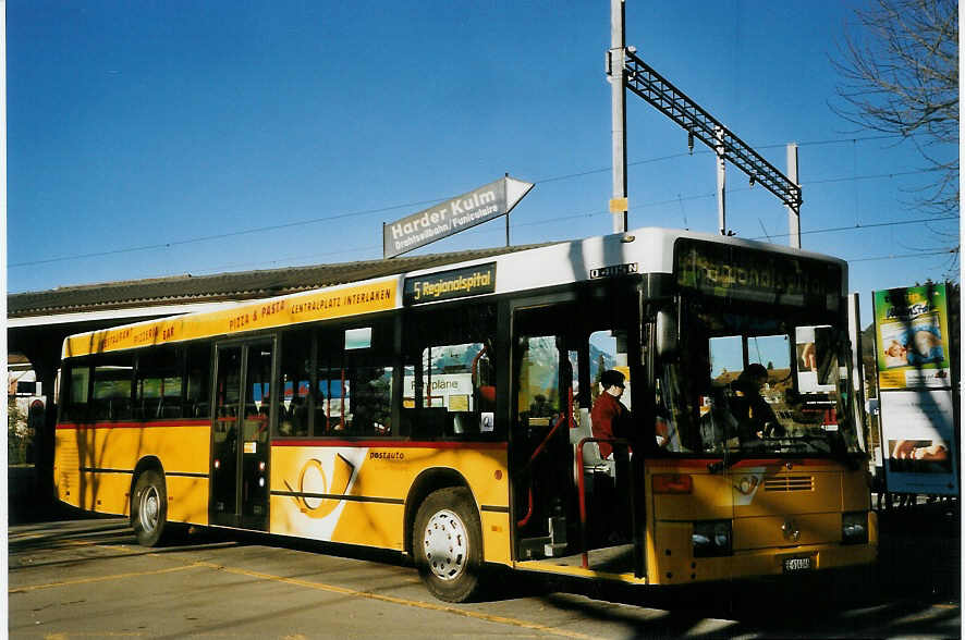 (066'032) - PostAuto Berner Oberland - BE 614'046 - Mercedes (ex P 25'572) am 17. M�rz 2004 beim Bahnhof Interlaken West