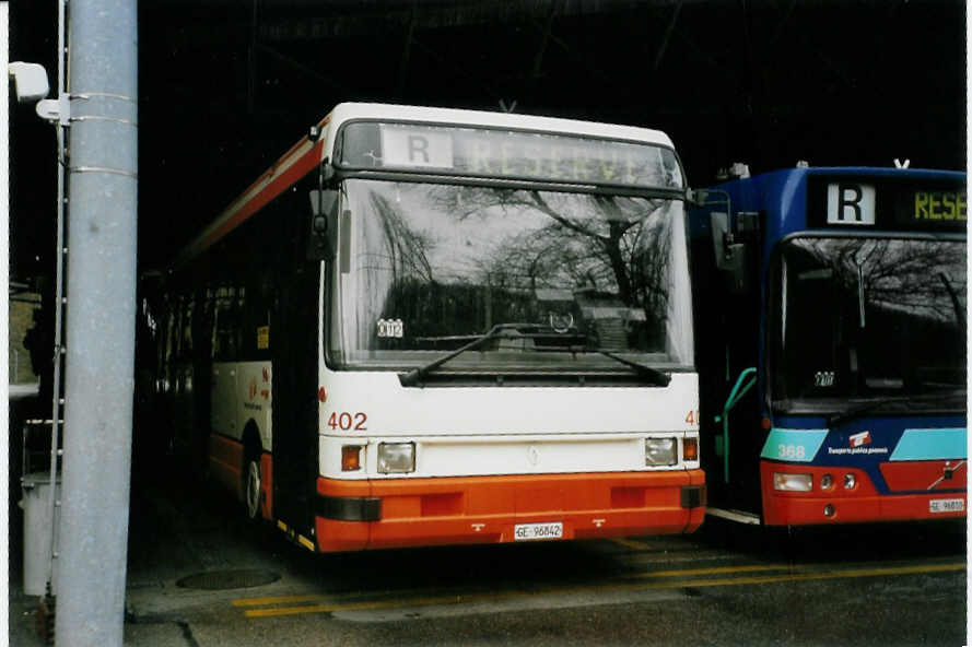 (066'310) - TPG Gen�ve - Nr. 402/GE 96'842 - Renault am 21. M�rz 2004 in Gen�ve, D�p�t