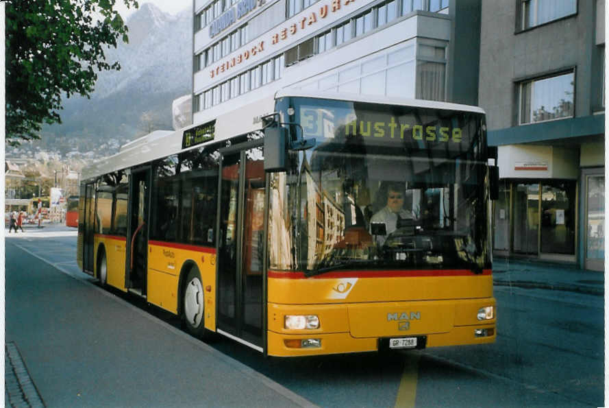 (066'619) - D�nser, Trimmis - GR 7288 - MAN 20. April 2004 beim Bahnhof Chur
