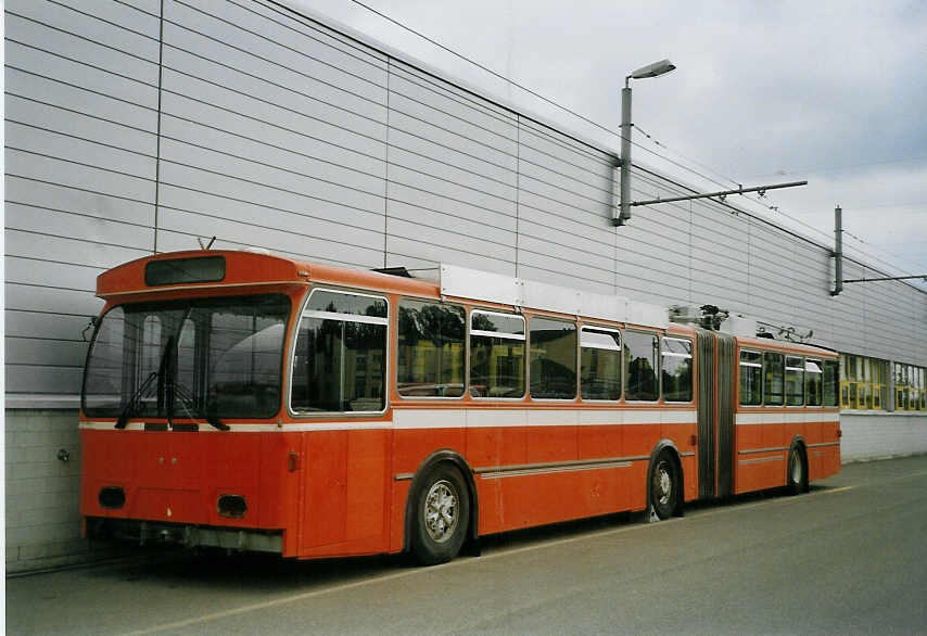 (067'713) - TN Neuch�tel - Nr. 153 - FBW/Hess Gelenktrolleybus (ex Nr. 53) am 22. Mai 2004 in Marin, D�p�t