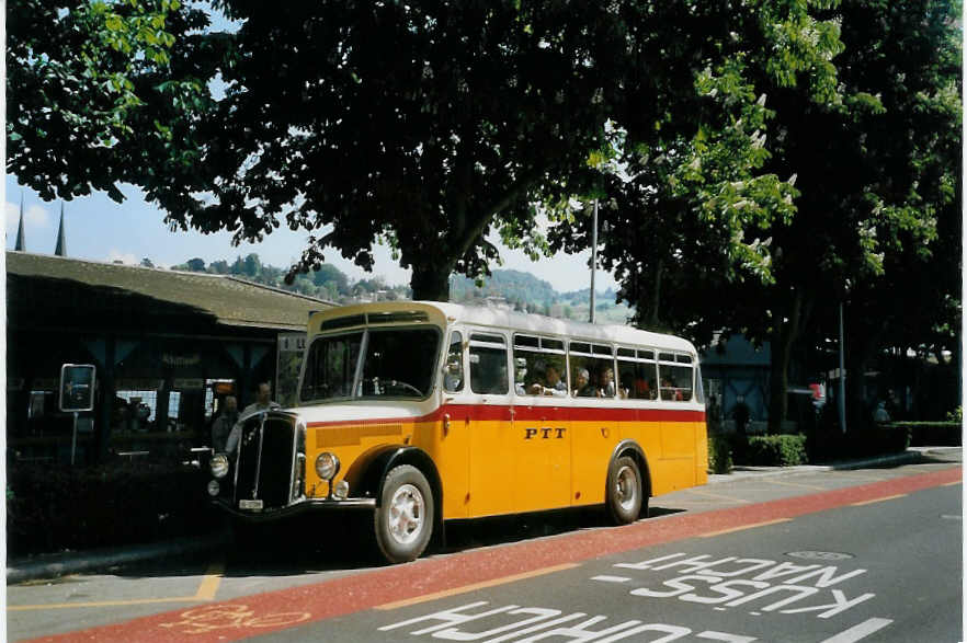 (067'723) - Br�ndli, Elfingen - AG 17'399 - Saurer/Hess am 23. Mai 2004 beim Bahnhof Luzern