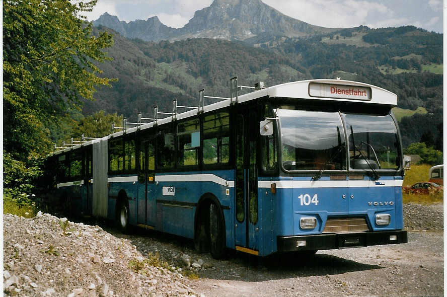 (069'515) - VBL Luzern - Nr. 104 - Volvo/Hess am 17. Juli 2004 in N�fels