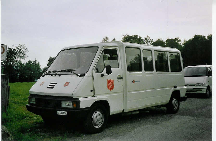 (069'623) - Heilsarmee, Reinach - AG 199'011 - Renault am 23. Juli 2004 in St�fa, Jugendhaus