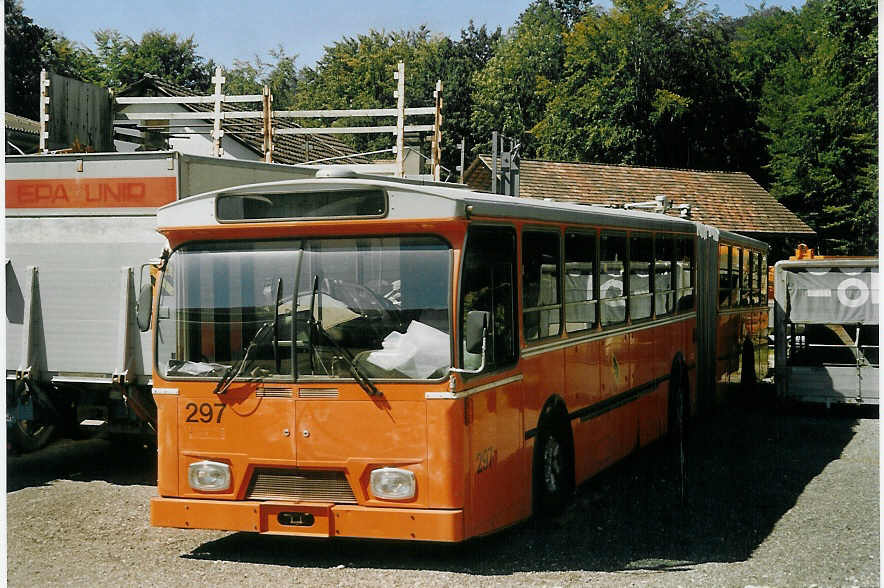 (070'621) - SVB Bern (RWB) - Nr. 297 - FBW/Hess (ex TPG Gen�ve Nr. 114) am 5. September 2004 in Oberburg, Ziegelgut