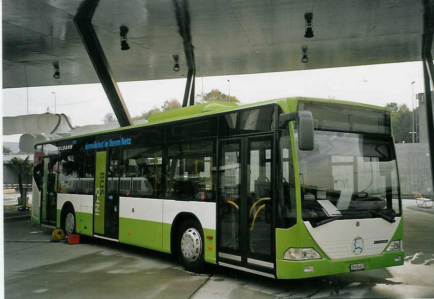 (070'728) - Fr�hlich, Z�rich - Nr. 613/ZH 634'613 - Mercedes am 11. September 2004 in Z�rich, Flughafen