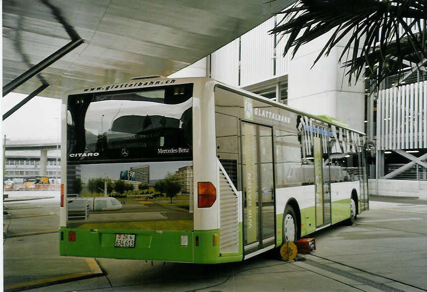(070'730) - Fr�hlich, Z�rich - Nr. 613/ZH 634'613 - Mercedes am 11. September 2004 in Z�rich, Flughafen