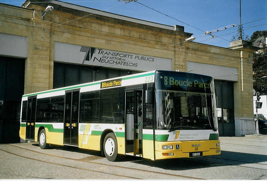 (071'319) - TN Neuch�tel - Nr. 223/NE 32'123 - MAN am 3. Oktober 2004 in Neuch�tel, D�p�t