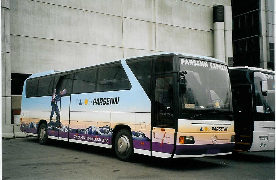 (072'935) - Stiffler, Davos - GR 2603 - Mercedes am 11. Dezember 2004 in Z�rich, Flughafen