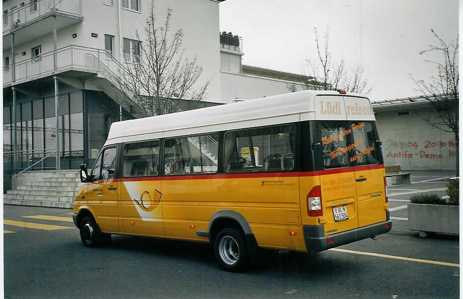 (073'229) - L�di, Uetendorf - BE 561'504 - Mercedes am 13. Dezember 2004 beim Bahnhof Uetendorf