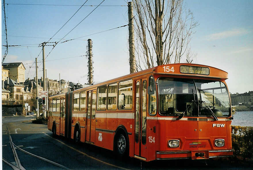 (073'527) - TN Neuch�tel - Nr. 154 - FBW/Hess Gelenktrolleybus (ex Nr. 54) am 1. Januar 2005 in Neuch�tel, D�p�t