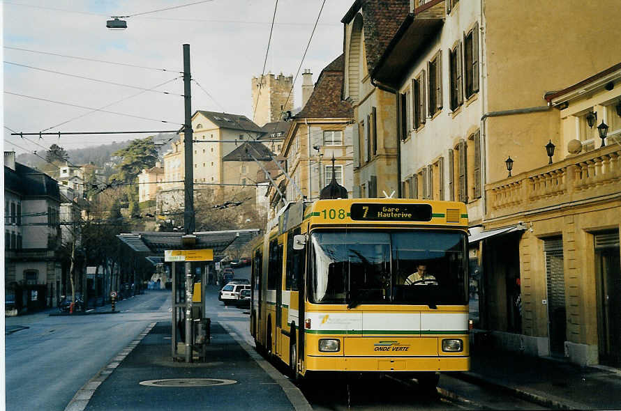 (073'533) - TN Neuch�tel - Nr. 108 - NAW/Hess Gelenktrolleybus am 1. Januar 2005 in Neuch�tel, Place Pury
