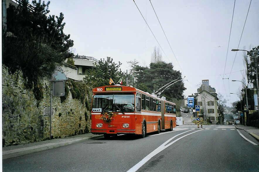 (074'107) - TN Neuch�tel - Nr. 160 - FBW/Hess Gelenktrolleybus (ex Nr. 60) am 16. Januar 2005 in Neuch�tel, Bas-de-la-Main
